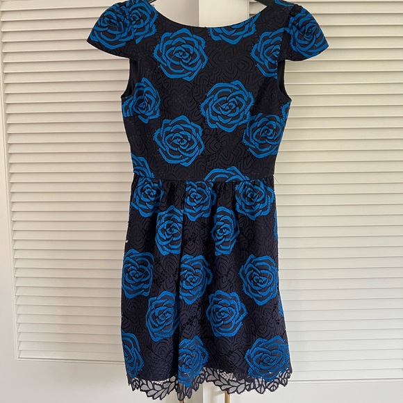 Alice + Oliva Floral Lace Dress - Picture 2 of 5